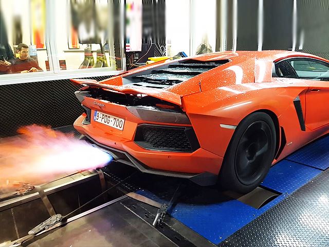 Aventador действительно такой мощный, как утверждает Lamborghini